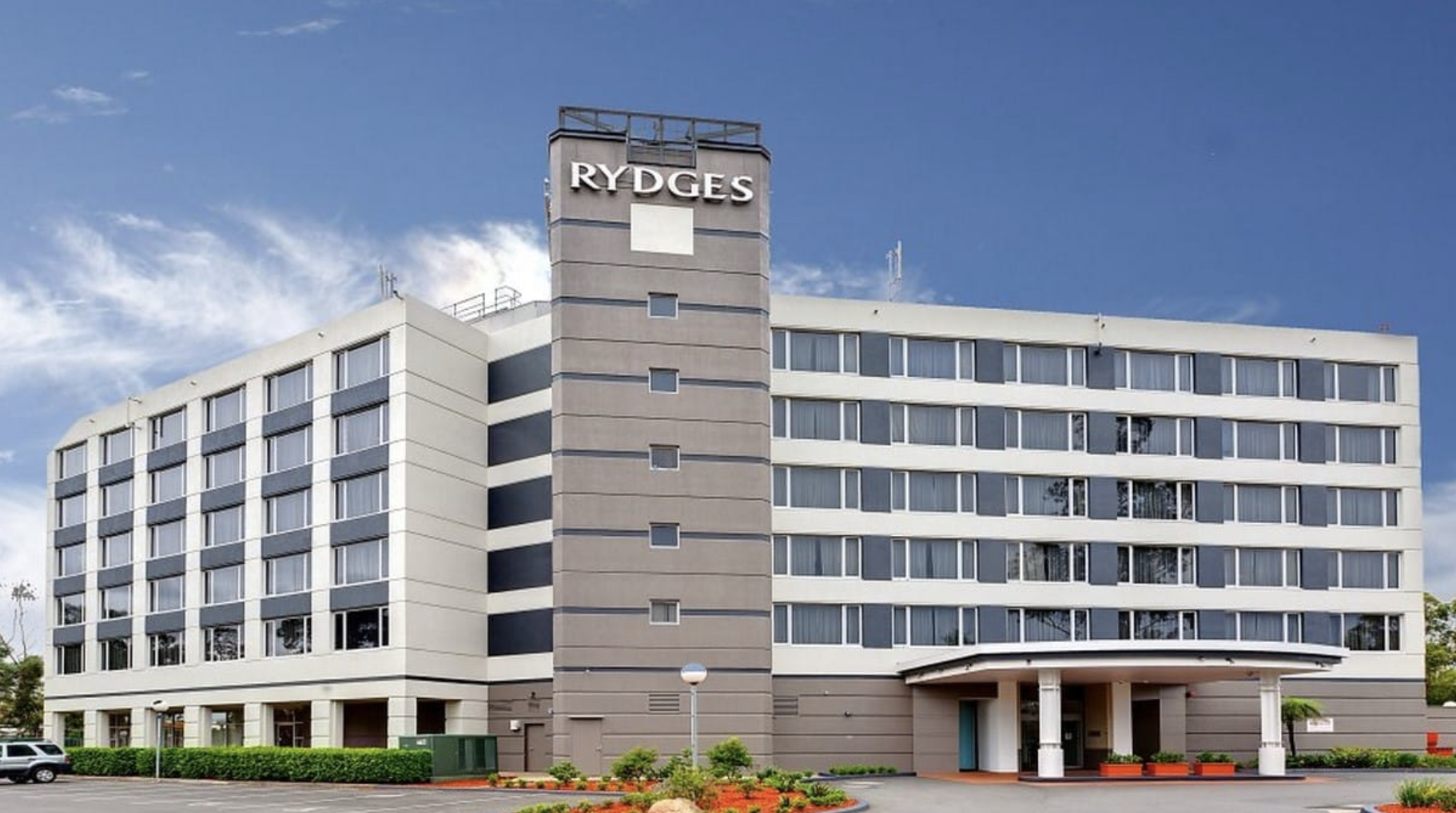 Rydges Bankstown front of hotel Mercure Hotel Bankstown